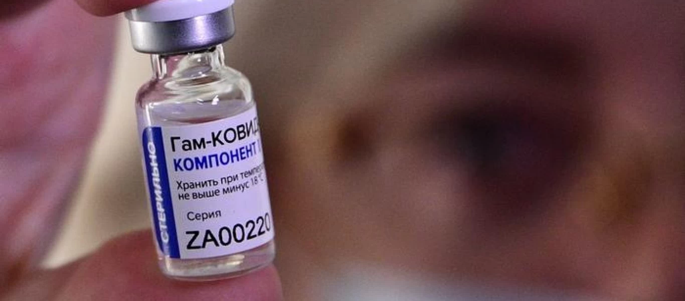 Γερμανός βουλευτής δίνει ψήφο εμπιστοσύνης στο Sputnik V - Τι λέει για την καθυστέρηση της ΕΕ για το ρωσικό εμβόλιο